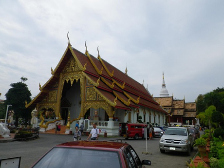 写真8　タイの仏教寺　（講師撮影）